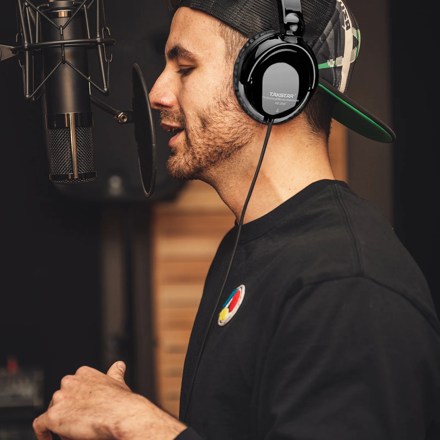 HD2000 Professional Studio Monitor Headphones - Wired Over-Ear